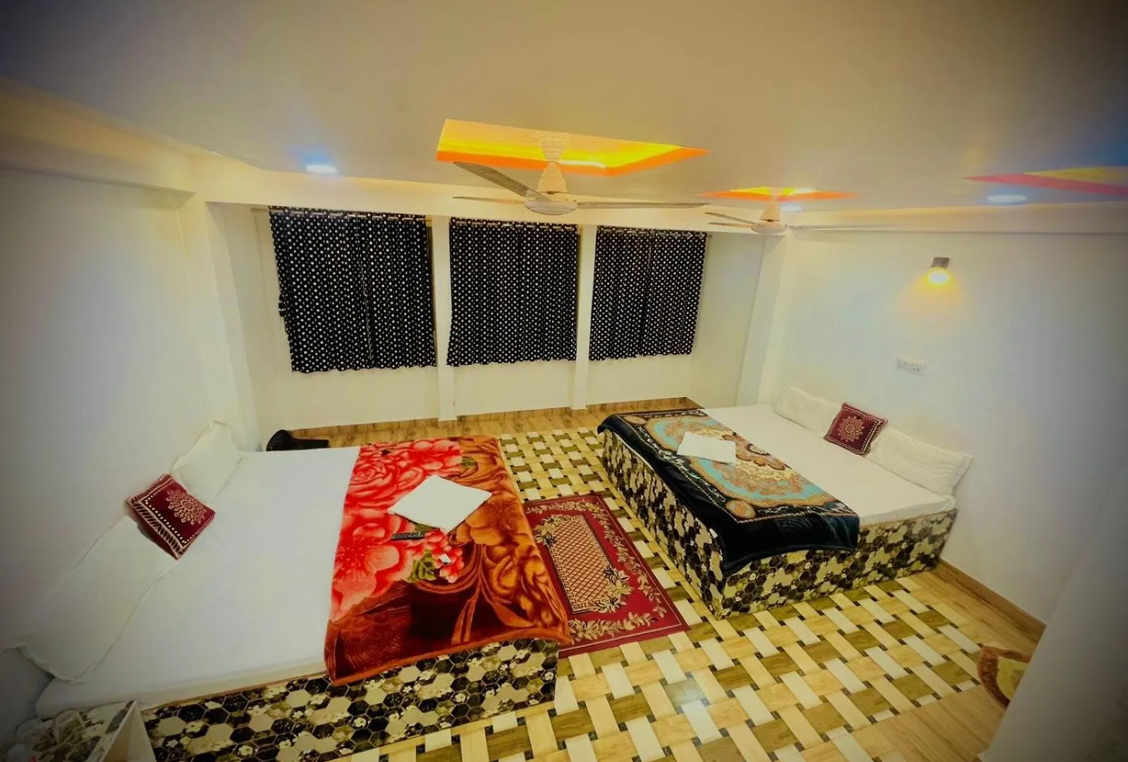Bebi Palace バラナシ インド